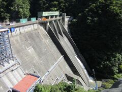 栃木県　6施設目　五十里ダム（五十里湖）
2017年10月4日に第9回ダムカード収集の旅として訪問

五十里ダム
1956年（昭和31年）竣工の重力式コンクリートダム
堤　高　112.0m
堤頂長　267.0m
クレスト2段式ローラーゲート　 3門
コンジット高圧ローラーゲート　2門
ホロージェットバルブ　　　　　1門
ジェットフローゲート　　　　　1門
