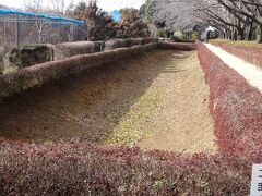 赤山城の堀の跡が残っています。