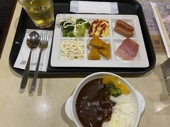 8時過ぎ、アパホテル内で朝ご飯。
お料理は使い捨てビニール手袋をして取ります。
朝からアパカレーもしっかり食べ、お腹いっぱいです。