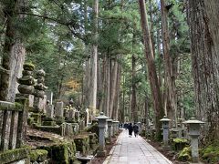 次は朝の奥之院へ―
空気が澄んでます♪