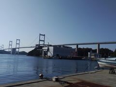 道の駅から見える、四国にかかる最後の橋、来島海峡大橋。
4.1キロあるそうだ。
長い。