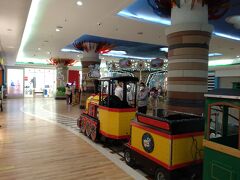 次はプラザインドネシアに来ました。
子供用の汽車があります