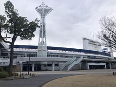 私には高校時代の思い出の球場です
夏の神奈川県大会の開会式は、ここに神奈川の全校が集まるからねぇ～
後輩をこの球場で是非応援したい！！