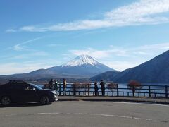 本栖湖　展望公園
人気の富士山ビュースポットです。
駐車場もお手洗いもあり休憩にも使えます。