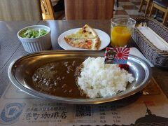 14:22、昼食は潜水艦桟橋の前にある港町珈琲店で、くろしお特製“広島風"柔らか牛すじカレーを食べる