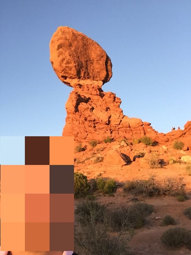 夕方の景色 ユタ州 アーチーズ国立公園 － 夕日を浴びるバランスロックを