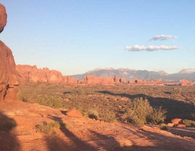 ユタ州 アーチーズ国立公園 － 夕日を浴びるバランスロックを