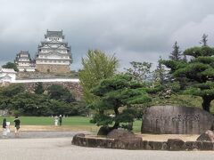 姫路城と三の丸広場