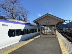 新宿駅から1時間40分ほどで最初の目的地の下吉田駅で下車。