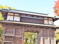 追手門は弘前城の正門にあたる城門で、三の丸に位置する。この追手門が他の城門と同じような造りをしているので、どの門なのかわからなくなってしまう。