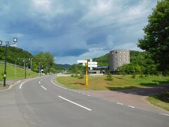 駅に向かう前に寄り道。温泉施設です。
宿泊もできるそうですが、予約方法が分からず断念。