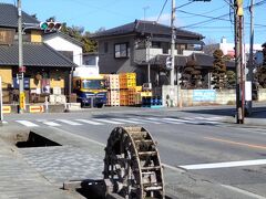 「井上清吉商店前交差点 右折します。」10:31通過。
黄色の建物が澤姫の蔵元の井上清吉商店。