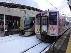 【その３】からのつづき

会津田島駅から会津鉄道に乗っ湯野上温泉へ。
温泉に浸かったあと、また会津田島駅に戻ってきた。
左にいたのは浅草行きの特急リバティー。今回はこれには乗りません。