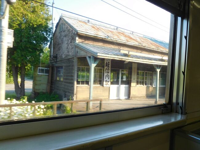 雄信内駅。立派な駅舎があります。