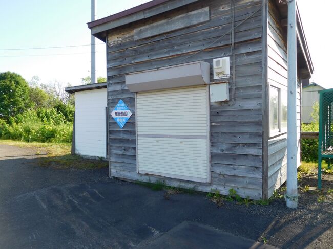 駅から少し歩いたところに町営バスの停留所がありました。