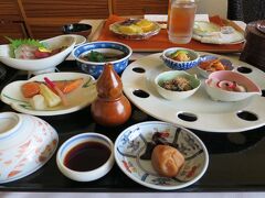 ルームサービスの和朝食は佐和から