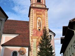 St. Peter und Paul（聖ペーター・聖パウル教会）

町の中心にある1746年に建てられたカトリック教会。塔に描かれたフレスコ画も美しいです。