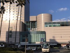 途中の鳴門駅で下車して、JRで高松方面に行くのが最短コースだったが、JRの乗り継ぎが悪くそのまま徳島へ。
一つ手前の停留所で下車して、徳島ラーメンの老舗店を目指すも残念ながら営業時間外だった。人気のないアーケードの商店街を歩いて、徳島駅へ。