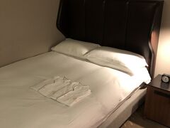 瓦町駅近くの、ロイヤルパークホテル高松にチェックイン。
今日の午前中に高松のホテルを探していたところ、クラブラウンジアクセス付（かつ朝食付き）で、一万円あまりという破格のプランを見つけて、すかさず予約したもの。