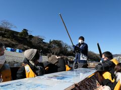 長瀞の川下り、、、ならぬ『炬燵船』
西表の川のように流れも何もない“瀞”を15分程度ブラブラするだけ
こんなもんは自分じゃ絶対乗らないけど、コースに入っちゃってるから仕方ない