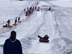 本来は200mのコースが人気らしいですが、12月末は雪が少なく、100ｍがやっとこさらしい。

それでも雪国じゃない人から見たら十分。