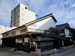 最初に「龍馬の隠れ部屋 桝屋清右衛門宅」にやって来ました。

1階の土間スペースは雑貨店になっていて、鞆の浦をモチーフにした手ぬぐいや、ポストカード、雑貨などを販売していました。

私は見学しませんでしたが、約150年前に坂本龍馬が宿泊した屋根裏部屋は有料で見ることが出来ます。