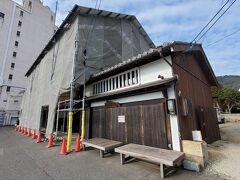 対仙酔楼跡(豪商 大阪屋)は工事中でした。江戸時代に建てられた全国で現存する唯一の２階建ての商家の門も見ることが出来ませんでした(涙)