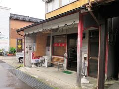 まもなく11時、開店の時間となります。
ランチは仲町バス停近くにある「中国料理 桃園楼」にお邪魔します。
入店すると既に地元客２組５名がいました。どうやら地元の人気店のようです。これは期待できそうです。店内はテーブル席のみとなっています。

■桃園楼［食べログ］
　https://tabelog.com/niigata/A1505/A150501/15002920/