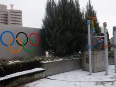　1998年2月、長野で冬のオリンピックが開催されています。聖火台のモニュメントがありました。当時まちかど表彰式が善光寺と長野駅の中間にあるこのセントラルスクエアで行われていたことを記念しての展示です。