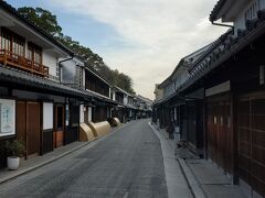 朝ごはんを食べてから、昨日回りきれなかった通りを散歩しました。新しい建築物も景観を損ねないような外観になっていて、この地区に溶け込みます。

時々、ジョギングしていたり、散歩している人々とすれ違います。