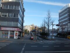 堀詰>>とさでん交通>>上町一丁目
路面電車で移動。車内から高知城がチラリ。熊本の路面電車を思い出す。