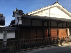 草津宿本陣
残念ながら時間が早すぎて開館前でした。
次回見学しようと思います。
現存する本陣遺構では最大級のようです。