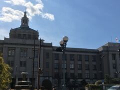 滋賀県庁舎まで来ました。
目の前にはNHK大津放送局がありました。
滋賀県庁は歴史的建造物だったと思うのですが、逆光で上手く撮影出来ず。。