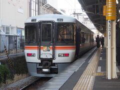 旅のはじまりは、沼津駅から。

今回は、来月(2022年3月)のダイヤ改正で 土休日運用が廃止される｢ホームライナー静岡｣に乗って、まずは西へ向けて出発します。。