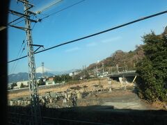 松田辺りで車窓からは白い雪を冠った富士山が見えました