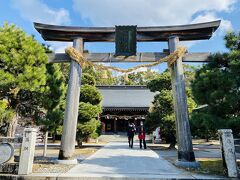 松下村塾のすぐ横には松陰神社。
こちらは明治23年に建てられたものだそうです。
吉田松陰を祀った神社ということなのかな。
