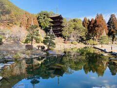 チェックアウトして、まずは瑠璃光寺へ。
