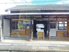 美作江見駅は素敵な感じの駅舎でした。後で調べるとドラマやCMのロケ地にもなってるそうで納得です。