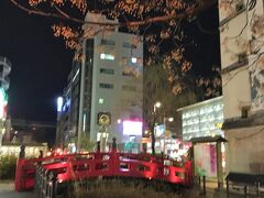 18：17　お店は「はりまや橋」にも程近い場所に在り、時間も有るので先ずは夜の橋も見学しました