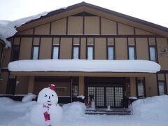 盛岡駅からバスで約２時間今宵の宿
松川温泉「峡雲荘」に到着　硫黄の匂いがする
2泊お世話になります

