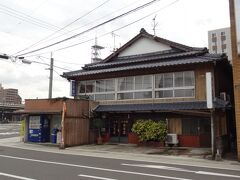 =日吉屋旅館=
早岐の駅前旅館です。
昭和の佇まいがタマラナイですな。
