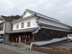 　吉富家は寛政２年（１７９０年）築の塩津田で最古の居蔵家。吊り大戸や摺り上げ戸が残っているそうです。