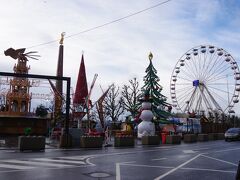 城塞の縁にある憲法広場（Place de la Constitution ）に来ました。
ここは、クリスマスマーケットというよりは、遊園地になっています。
ここの売店では、ルクセンブルク産のワインを売っています。
