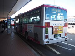 バスに乗って小松駅へと向かいます。
何度も小松空港には来てますが、小松駅に行くのは初めて。
