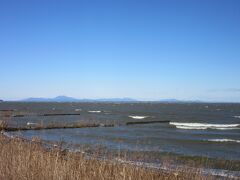 茨城県　1施設目　霞ヶ浦（西浦）（新利根河口堰）
2018年3月2日に第16回ダムカード収集の旅として訪問

霞ヶ浦（西浦）
1989年（昭和64年）新利根河口水閘門機場竣工
堤　高　 3.5m
堤頂長　約252km（霞ヶ浦護岸全周）

新利根川河口水閘門機場
調節ゲート　1門
制水ゲート　2門
閘門ゲート　2門
ポンプφ2,000mm　3台（最大25m3/S）