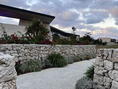 「バンタカフェ」

いつもは日没がラストオーダーですが、
「海辺の夜のあかり」を開催中で、イルミネーションされた海辺でお茶ができるのです。
ここは外せません。

