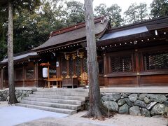 伊太祁曽駅で降りたのは、歩いて5分ほどのところにある伊太祁曽神社を訪れるためである。その社の祭神は、日本に木の種を播き、緑豊な国にしたと『日本書紀』に記されている木の神様『五十猛命』である。紀伊国は、『木国』からきていると云う説があるのは、この神様が所以なのだ。紀伊国一宮であるこの社で、和歌山訪問の挨拶をした。