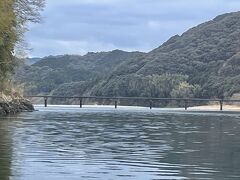 見えてきたのは高瀬の沈下橋。沈下橋は四万十川に48本かかっているそうです。