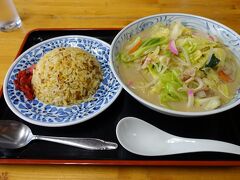 　本場長崎ちゃんぽんの半チャンセットで遅めの昼食。