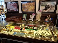 長野で乗り換えて、まずは糸魚川へ。
乗り継ぎで少し時間があるので、何かあるかな？
と駅を降りたら、思いのほか楽しい施設が。